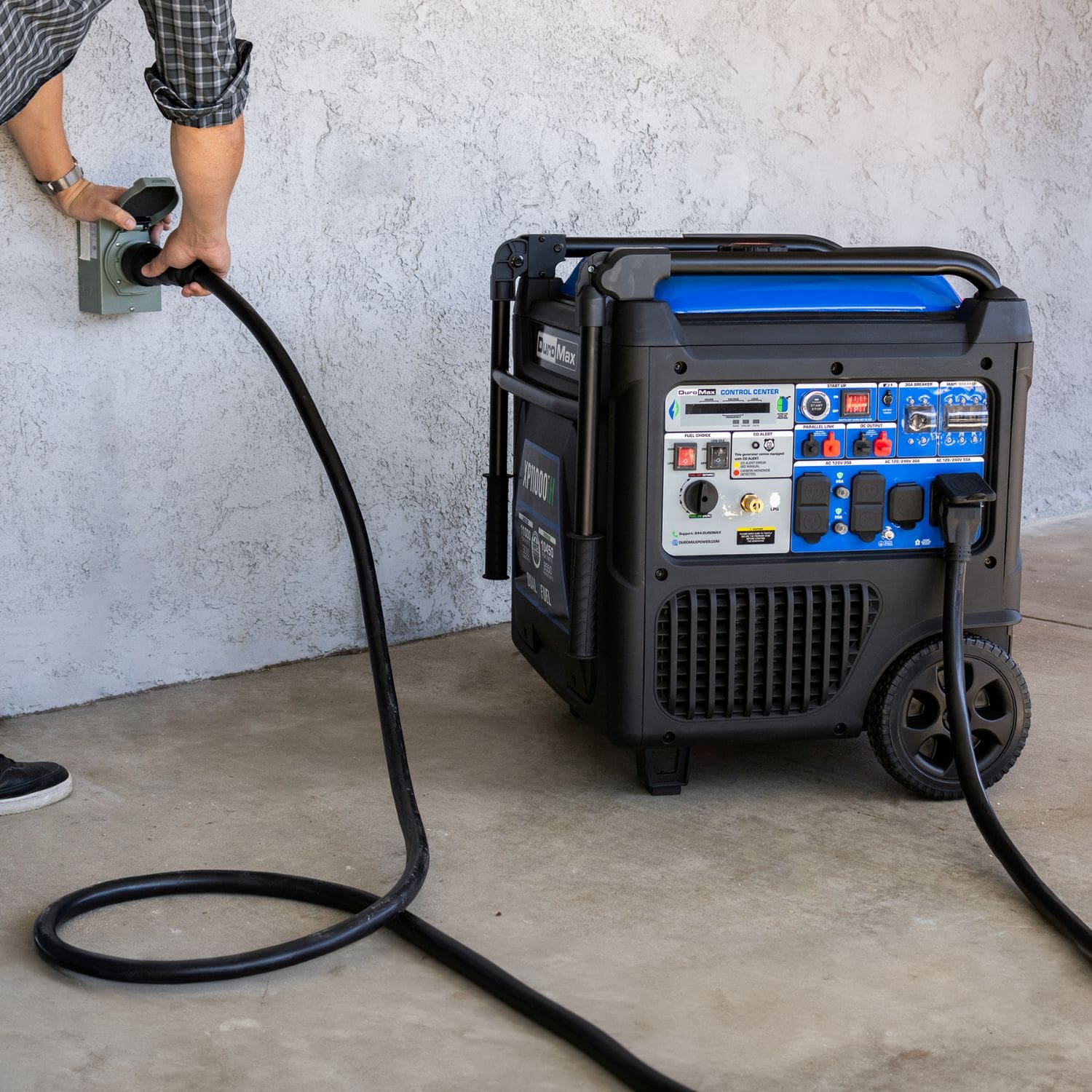 DuroMax XP11000iH Dual Fuel 9000W/11000W Portable Inverter Generator ...