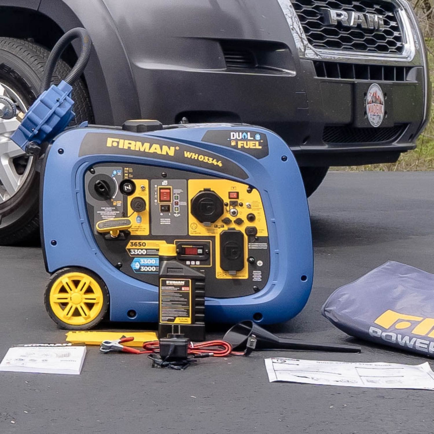 Firman WH03344 dual fuel inverter generator 4125W front view with package contents