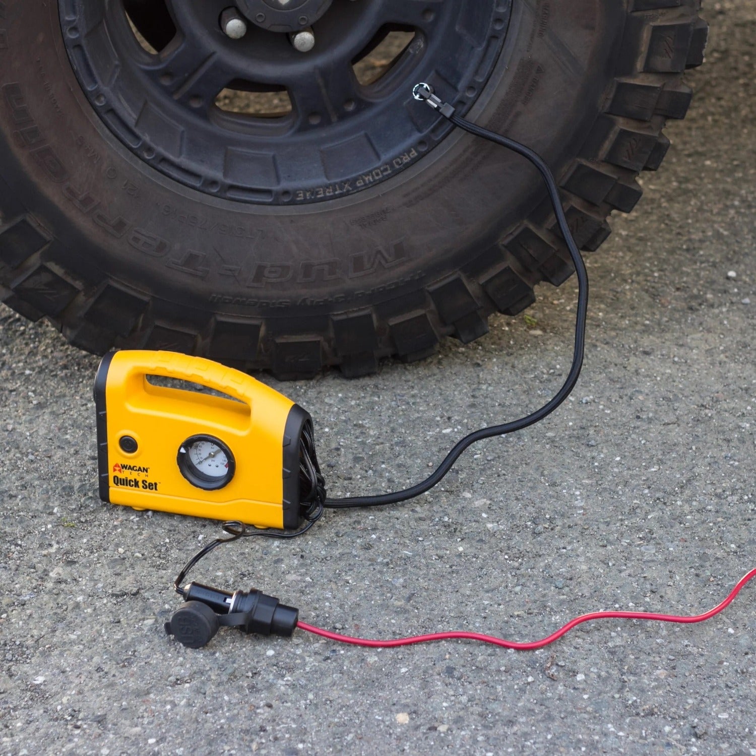 Wagan Air Compressor Connected With 12V/24V DC Socket Extension