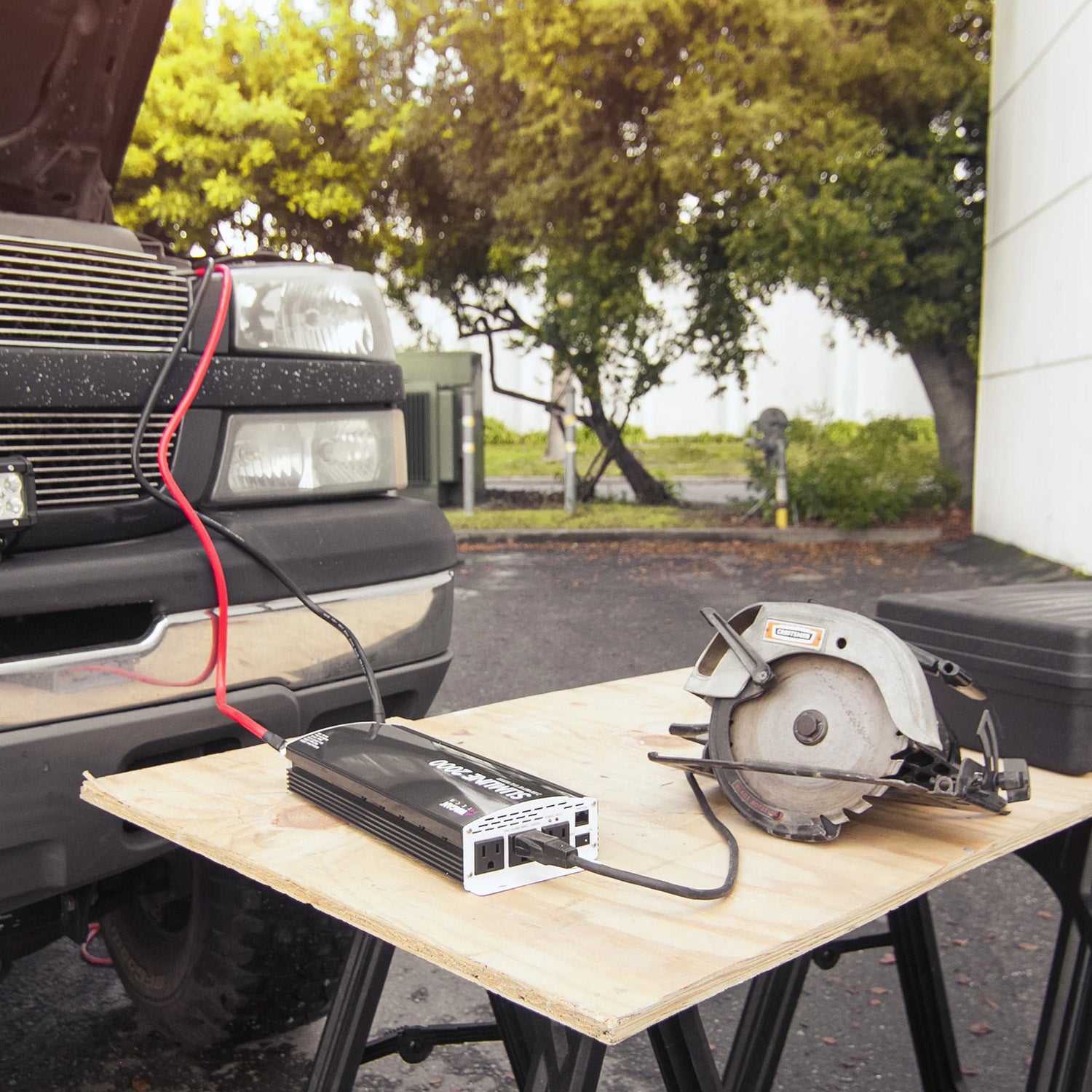 Wagan SlimLine 2000 Watt AC Power Inverter Charging a Power Saw