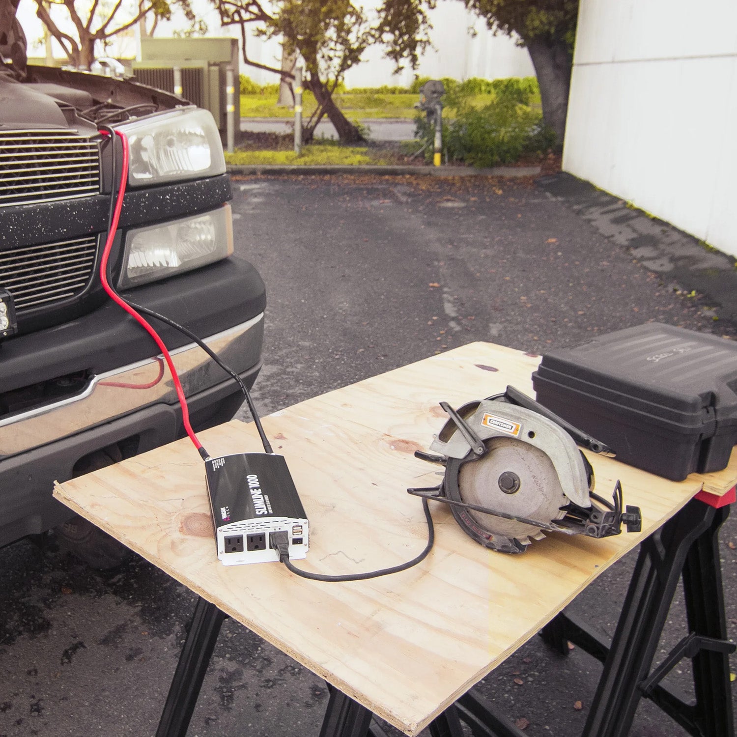 Wagan SlimLine 1000 Watt AC Power Inverter Outdoors
