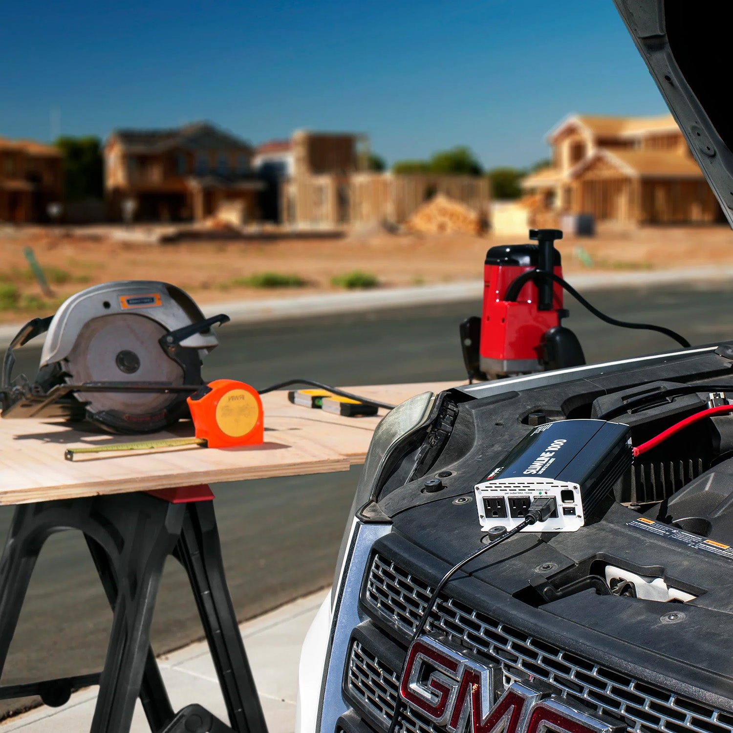 Wagan SlimLine 1000 Watt AC Power Inverter Outdoors